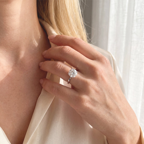 18ct White Gold 2.00ct E/VS1 Round Lab Grown Diamond Solitaire Ring