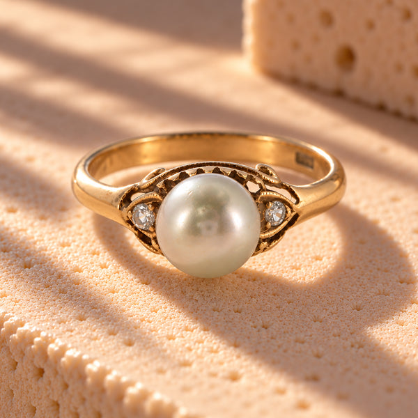 Papillon – Vintage 9ct Yellow Gold Cultured Pearl & Diamond Ring