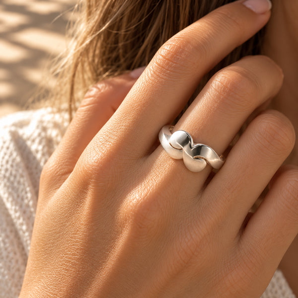 Whenua Rua Korowai Ring – Sterling Silver