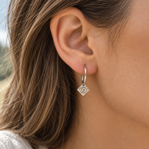 Korutahi Sleeper Earrings – Sterling Silver